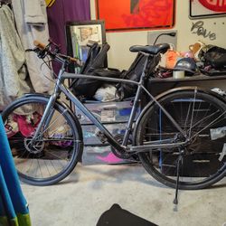 Giant Escape With Hydrolic Disc Brake Great Commuter For Work Pretty Much Brand New 