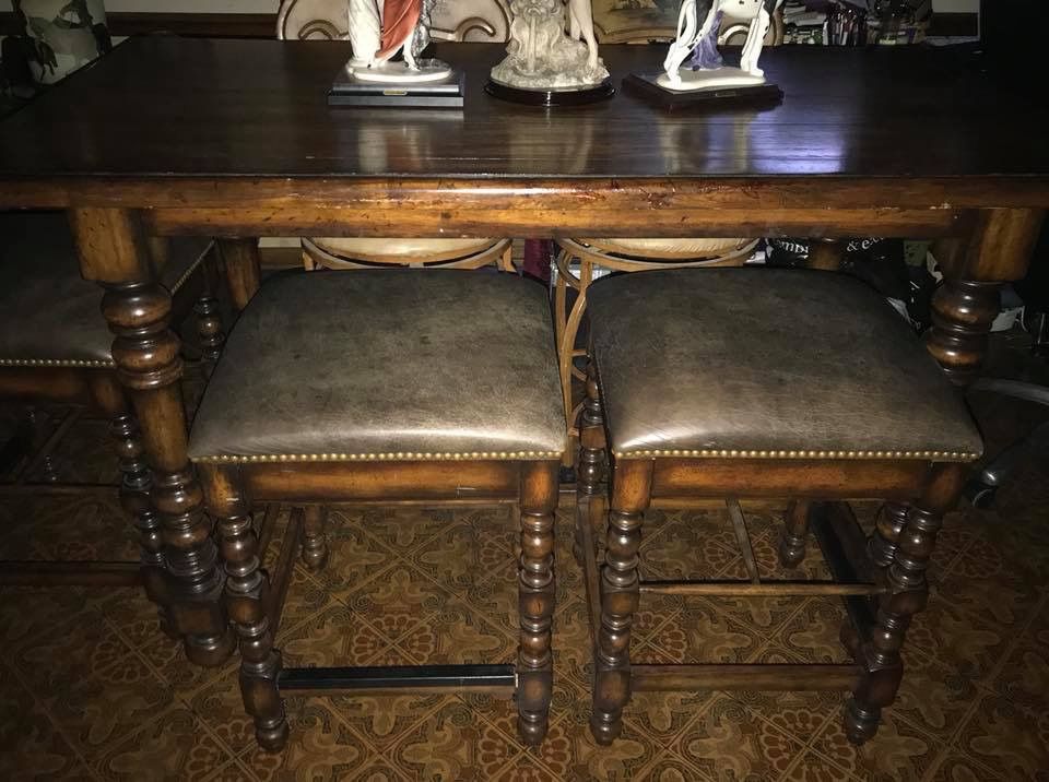 DINING TABLE & 4 STOOLS BAR HEIGHT