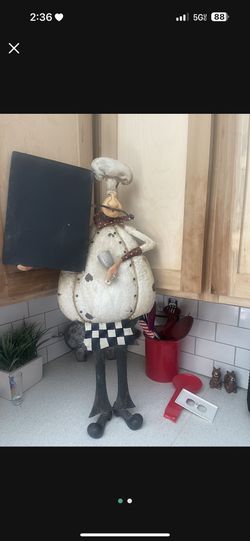 Standing Chef w/ Menú