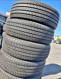 225/65r17 Bridgestone Tires Con 80% de vida las 4