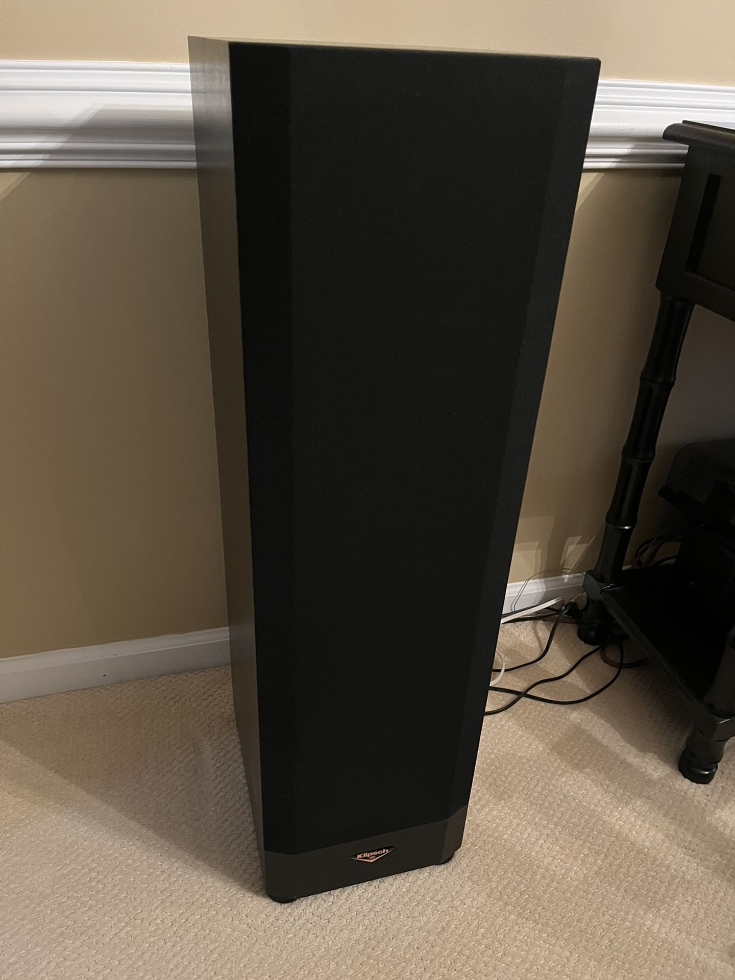 Set Of 2 Klipsch Speakers