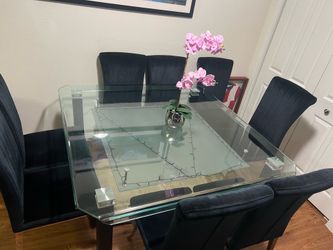 Dining room table/ Comedor