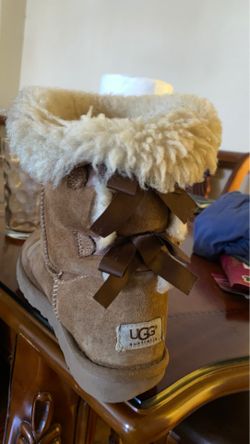 Uggs with Bow ties Size 7
