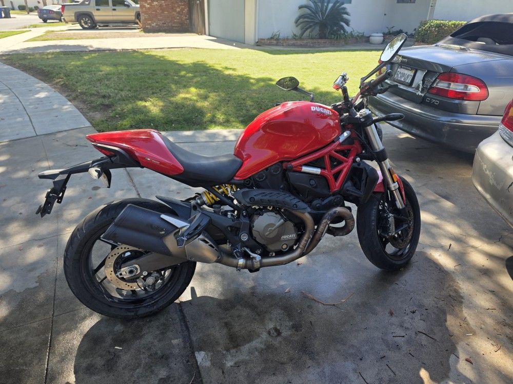 2015 Ducati Monster 821