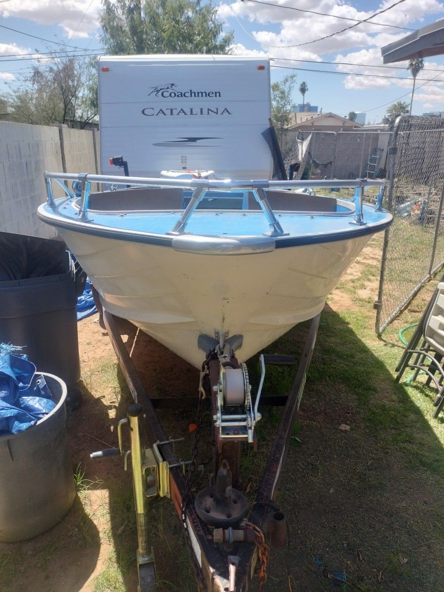 1975 Aluminum Boat With Extras 16'