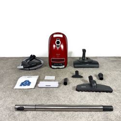 Miele Complete C3 HomeCare Vacuum Cleaner w/ all attachments