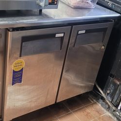 EVEREST Refrigerator 