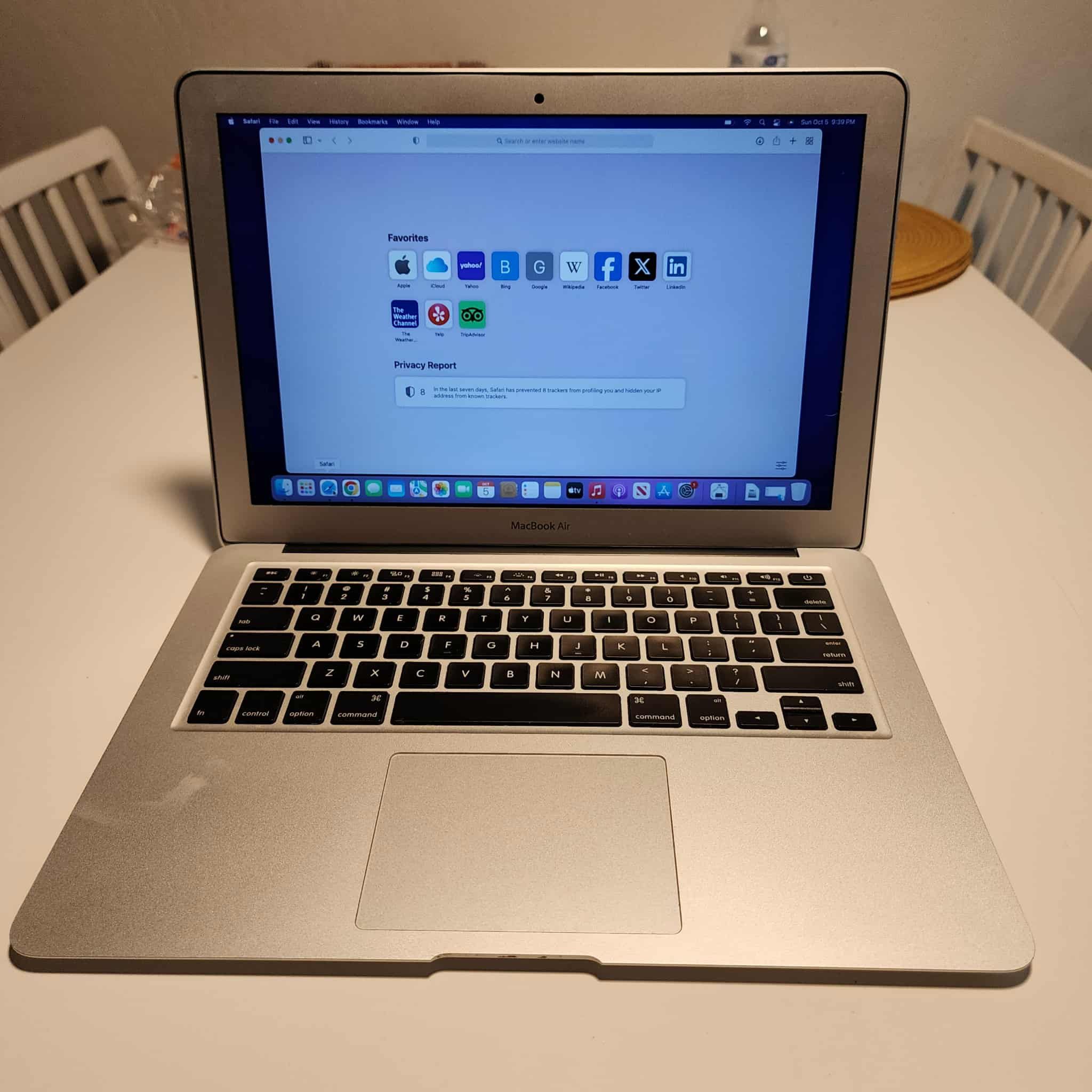 MacBook air 13 inch early 2015 Intel Core i5 1.6 GHz 8GB RAM 121GB 
