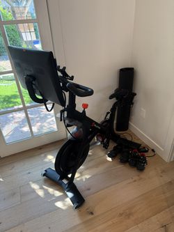 Peloton Bike - Shoes, Weights & Mat Included