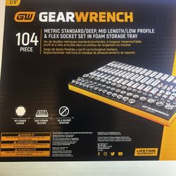 GEARWRENCH 104 PIECE METRIC STANDARD/DEEP, MID LENGTH/LOW PROFILE & FLEX SOCKET SET IN FOAM STORAGE TRAY