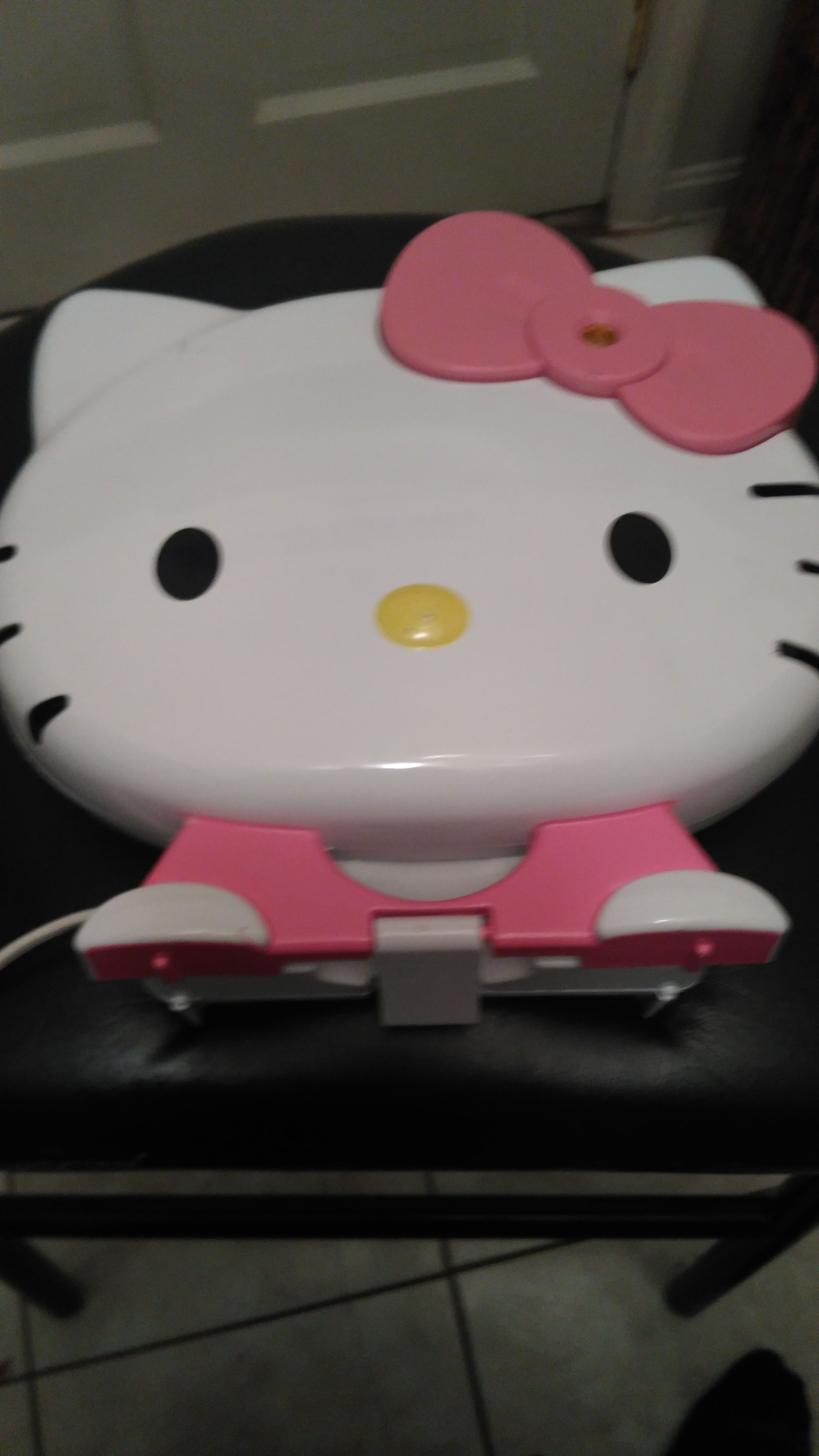 HELLO KITTY Pancake MAKER### FREE HELLO KITTY PLUSH ANIMAL++++