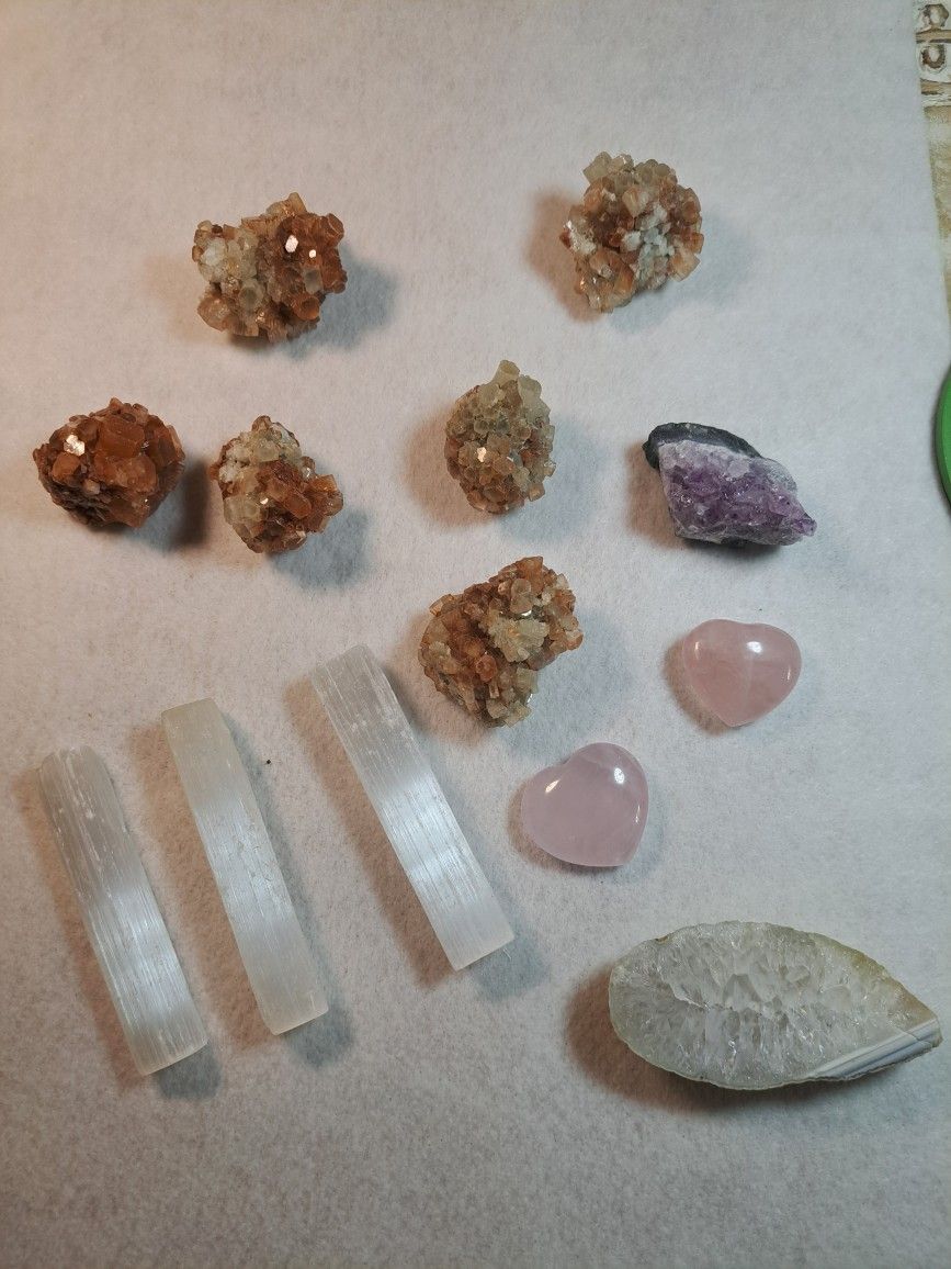 Thinning out our collection of gems , minerals, and geodes, $3 ea group 2