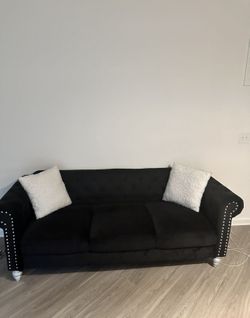 Black Velvet Sofa & Loveseat Set – Excellent Condition