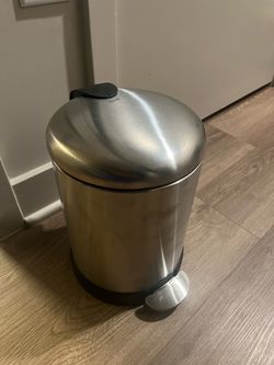 1.2 Gallon Trash Can