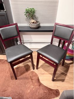 Sturdy foldable chairs