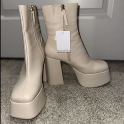Bershka Heeled Boots 7US – Nuevas con Etiqueta