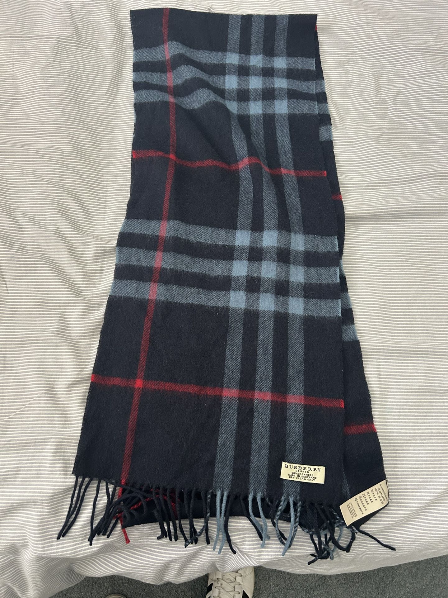 Burberry Checkered Scarf 100% Cashmere