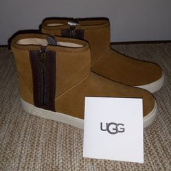 KIDS UGGS NEW NO BOOTS*ONE TAG INSIDE IS RIPPED OUT**SIZE 2