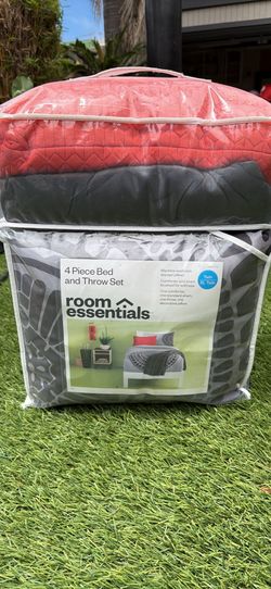 NEW 4 piece twin XL bedding set