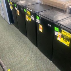 IGLOO MINI FRIDGE KK