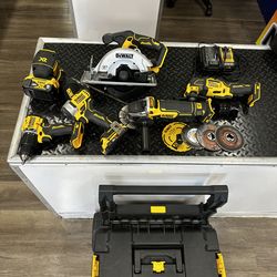Dewalt 7pc Tool Set w/Case
