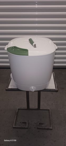 Manual laundry machine ideal for camping  no electricity use