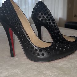 Red Bottom Riveted Point Toe Black Classic Pump -size 7