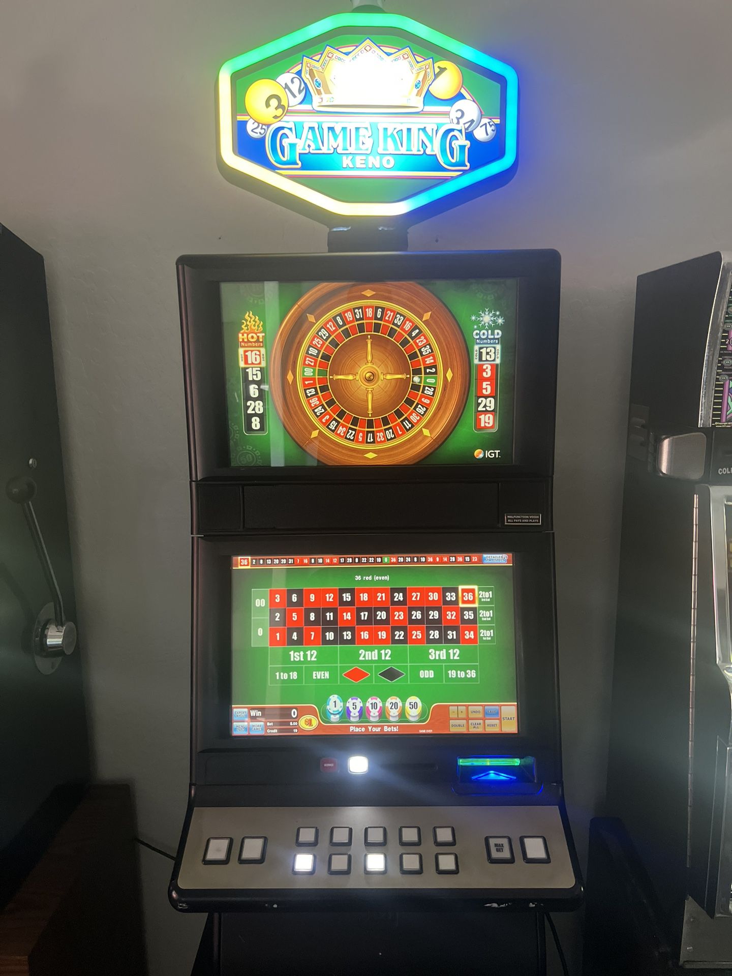 IGT AVP Slot Machine Over 100 Games With Roulette!