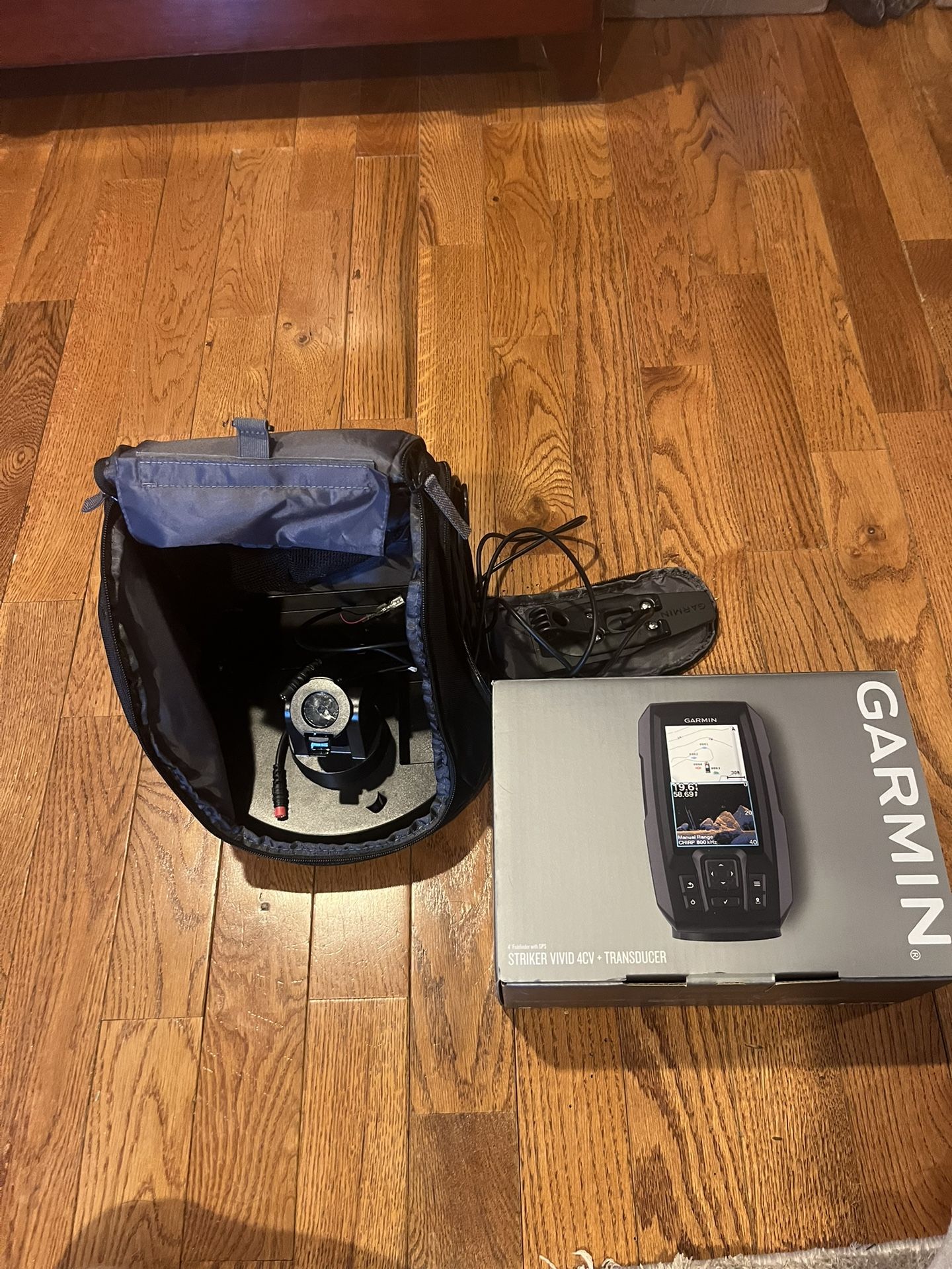 Garmin Striker Vivid 4CV With Transducer | Includes Portable Fishing Kit