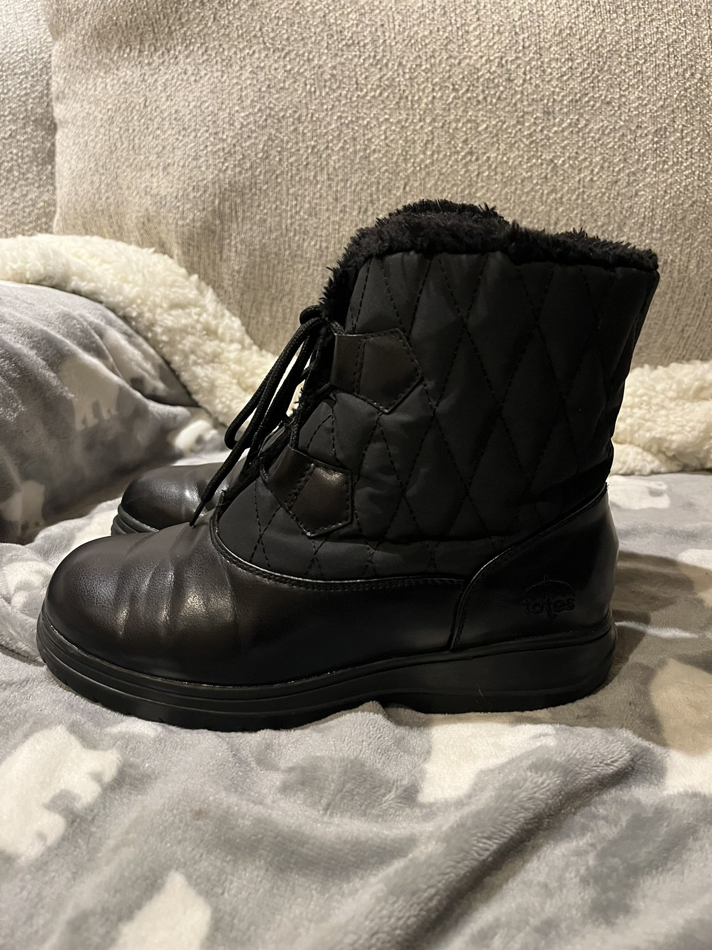 Womens Black Snow Boots Size 7