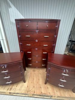 Laramonne King Bedroom Bed Set – 4-Piece Mahogany/Cherry | Like New | $1,600