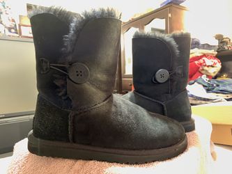 Ugg’s black color .
