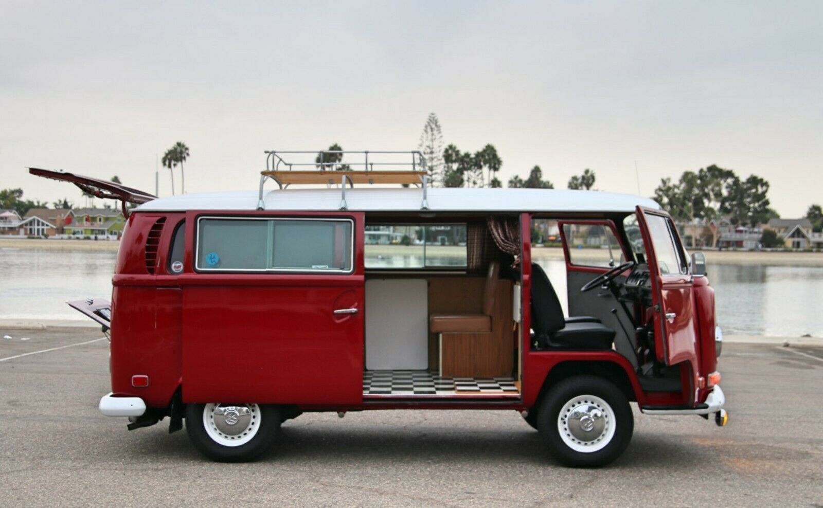 Classic 1971 Volkswagen Bay Window Bus