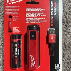 Milwaukee RedLithium USB Charger & Portable Source Kit (48-59-2013H)