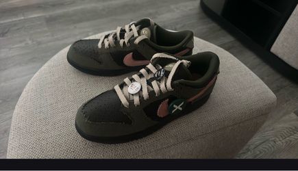 Nike Dunks Not Dead size 10