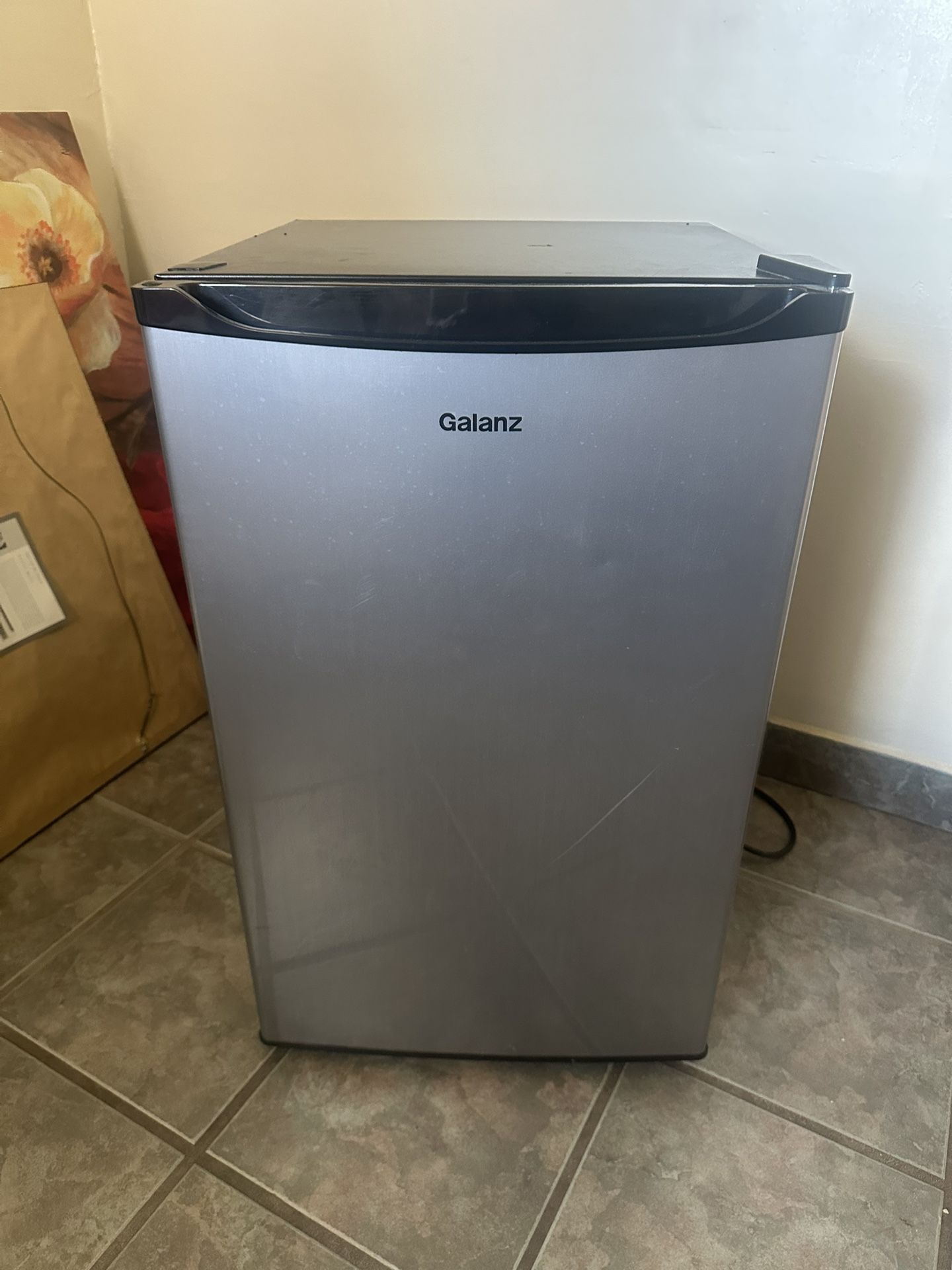 Galanz Mini Fridge Used 4.3 Cu. Ft.