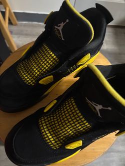 Real Jordan 4 yellow thunder slightly used