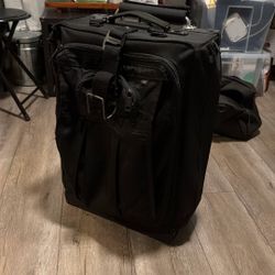 Luggage Works Stealth 22” Roller Bag 