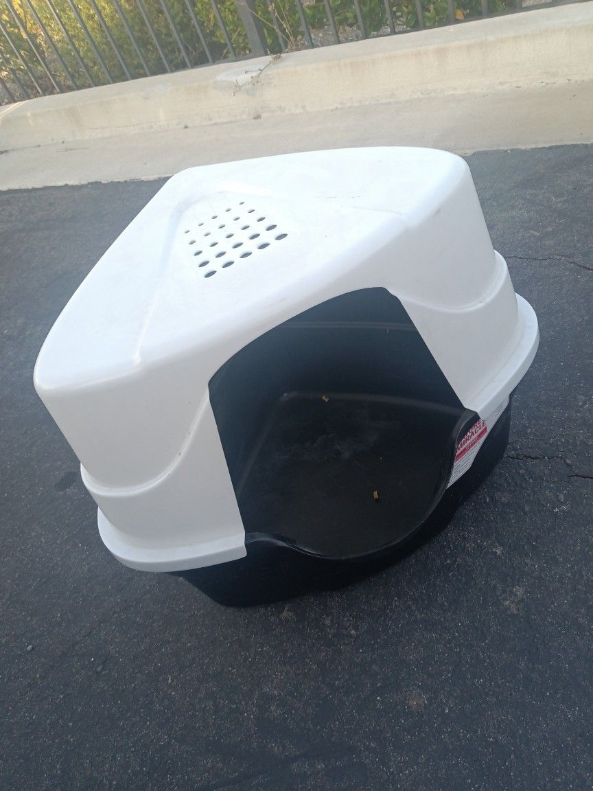 Nature's Miracle Cat Litter Home.