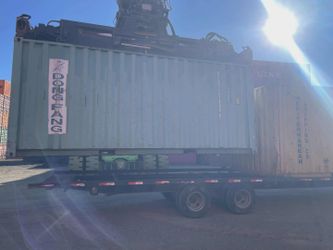 Moving? Need Storage? Shipping Containers are the solution! 🤩 Message for a FREE quote!