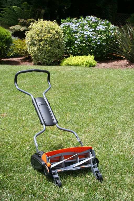 Fiskars StaySharp™ Max Wheel Lawn Mower