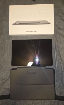 Samsung Galaxy Tab S9 FE 5G (128GB) - Like New with UAG Case & S Pen