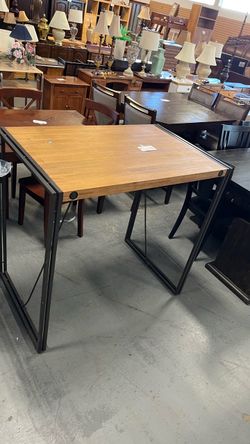(In store) Tall bar height table
