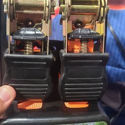 OZARK TRAIL RATCHET
TIE-DOWNS
AMARRES CON TRINQUETE