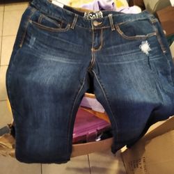BRAND NEW WOMEN'S JEANS (SIZE 15)