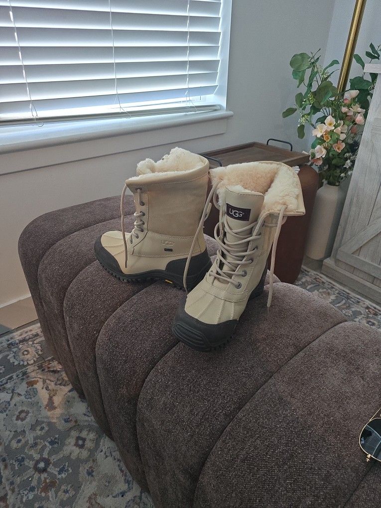 Size 7 Woman's Ugg Winter Boots