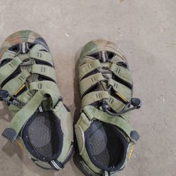 Keen sandal in great condition-big kid size 2