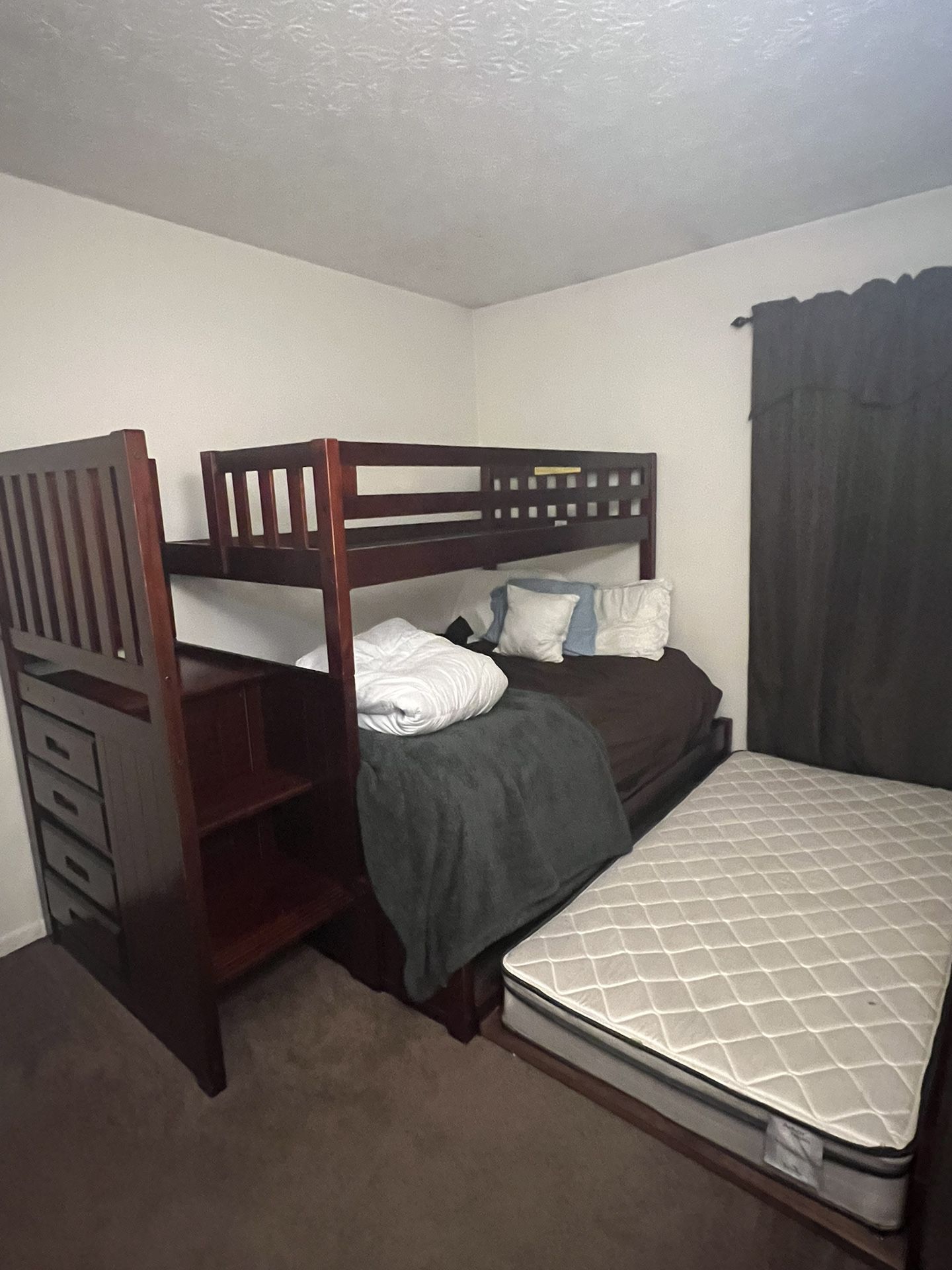 Twin Over Full Bunk Bed with Twin Trundle