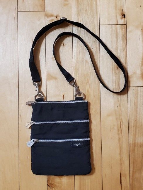 Baggallini Black & Silver Zipper Crossbody Bag
