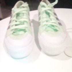 WOMENS ADIDAS SIZE 8 1/2!!!!